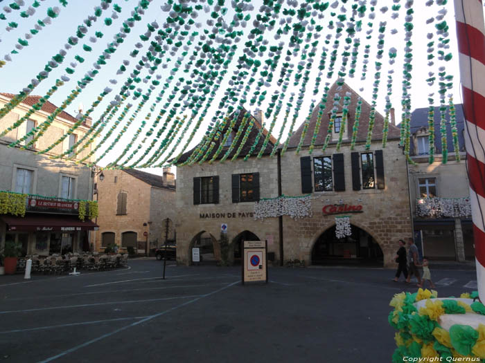 Markt Beaumont-Du-Prigord / FRANKRIJK 