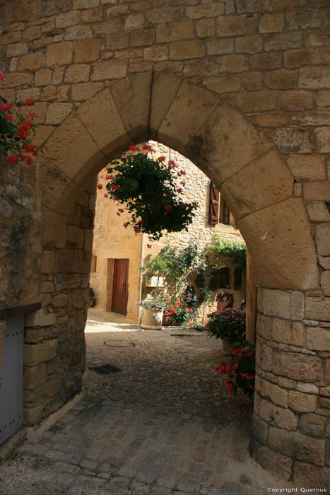 Porte de Ville Saint-Pompont / FRANCE 