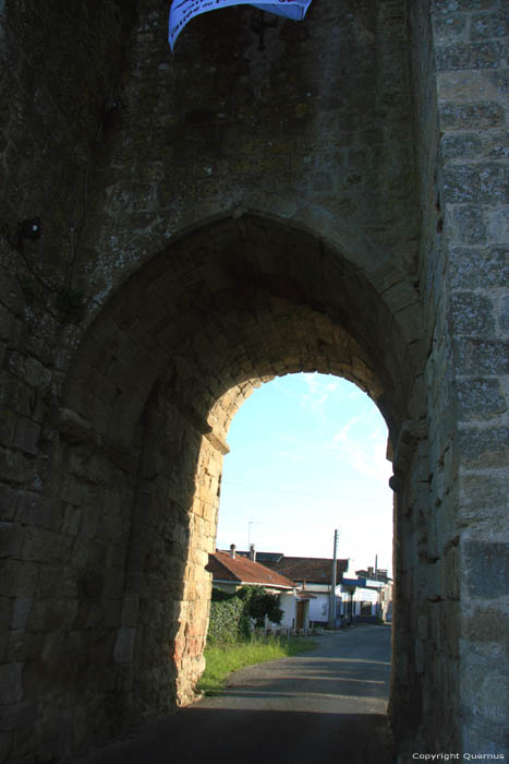 Noth city gate Sauveterre-De-Guyenne / FRANCE 