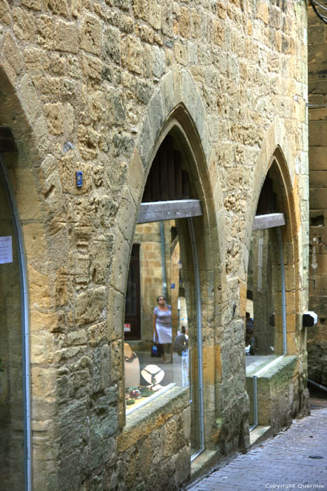 House with round and pointed arches Le Vigan / FRANCE 