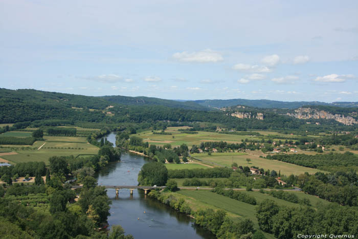 Vue sur vallai de la Dordogne  Domme / FRANCE 