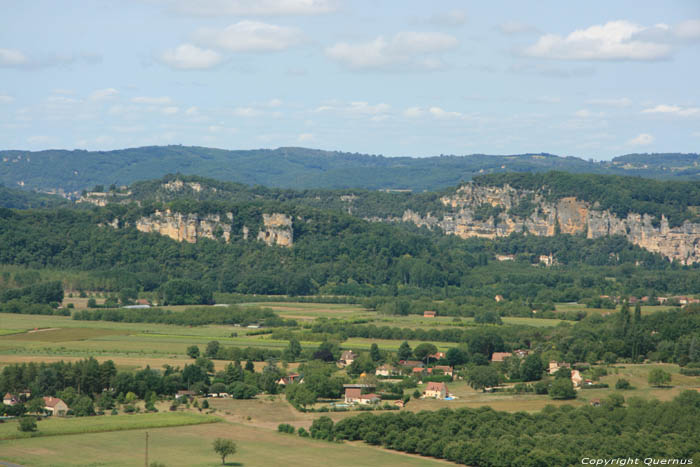 Vue sur vallai de la Dordogne  Domme / FRANCE 