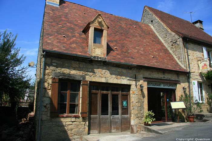 Huis met merkwaardige dakkapel Domme / FRANKRIJK 