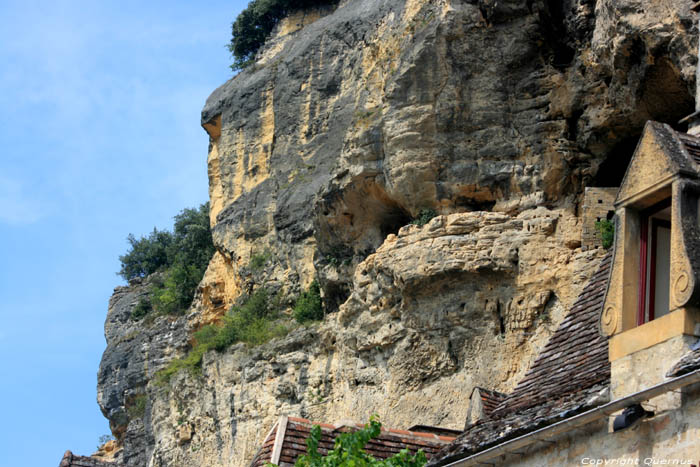 Rotsen van La Roque Gageac La Roque-Gageac / FRANKRIJK 