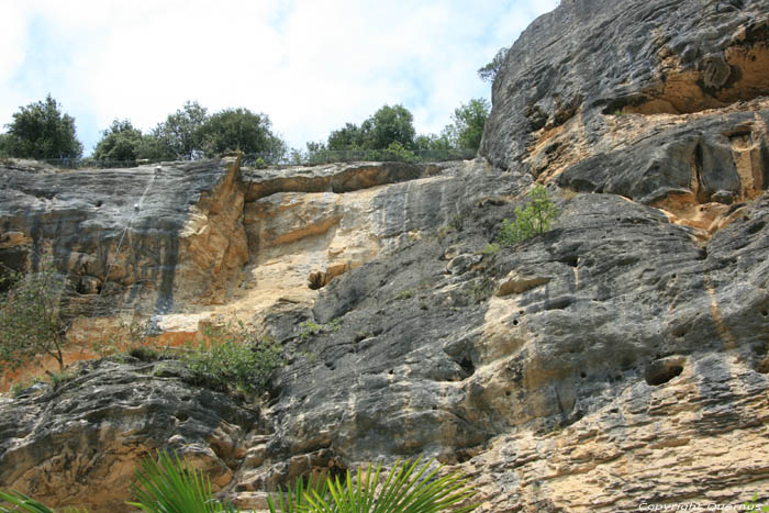 Rotsen van La Roque Gageac La Roque-Gageac / FRANKRIJK 