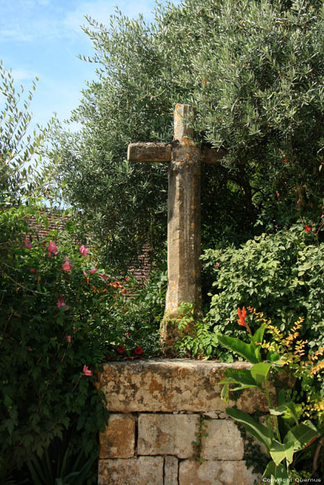 Cross La Roque-Gageac / FRANCE 