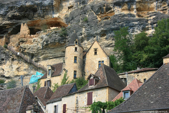 House with round tower La Roque-Gageac / FRANCE 