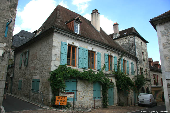 Corner house Martel / FRANCE 