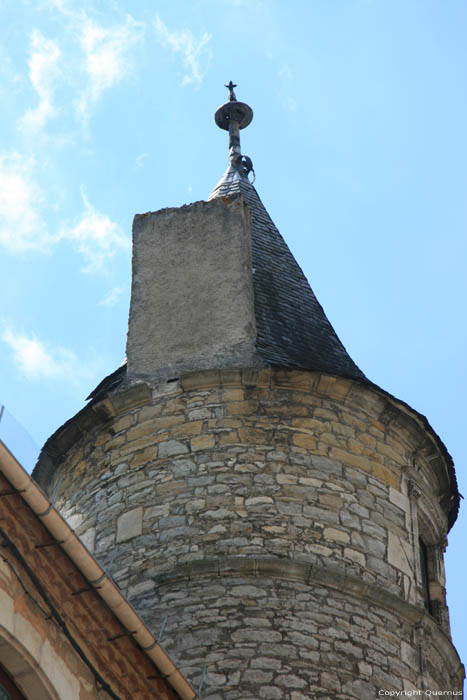 Gebouw met ronde toren Martel / FRANKRIJK 