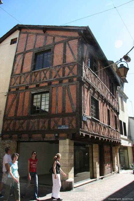 Double encorbeillant avec pan de bois Bergerac / FRANCE 