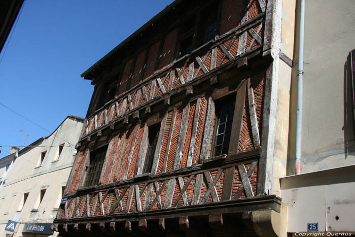 Double encorbeillant avec pan de bois Bergerac / FRANCE 