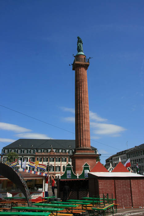 Standbeeld Ludwig I (Ludewig I) Darmstadt / Duitsland 