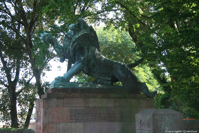Standbeeld oorlogsslachtoffers Darmstadt / Duitsland 