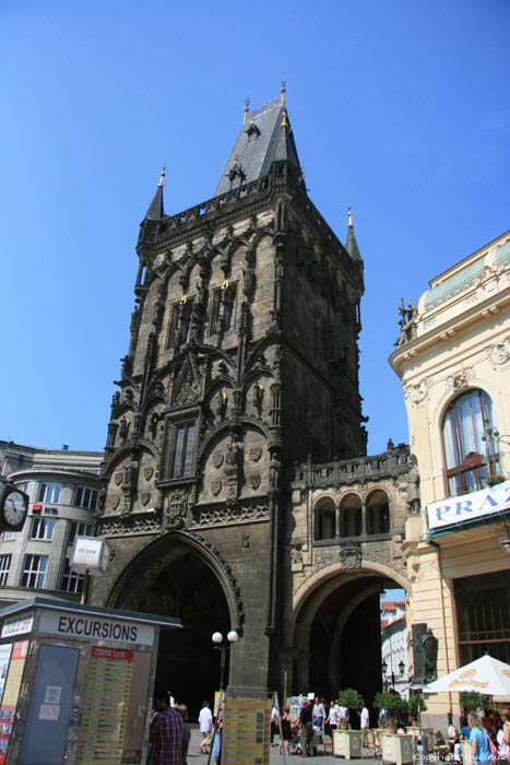 Kruitpoort (Prasna Brana) Praag in PRAAG / Tsjechi 