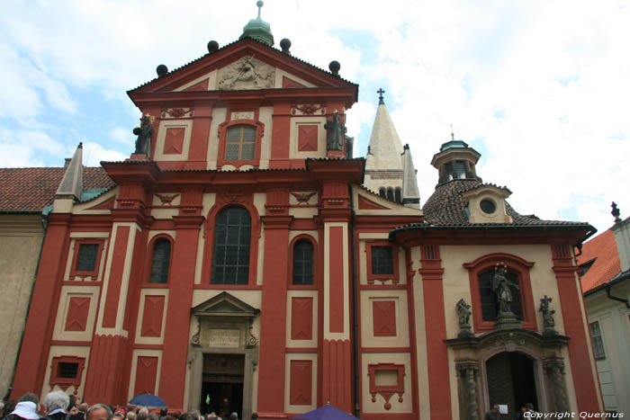 Sint-Jorisbasiliek (Bazilika Sv. Jiri) Praag in PRAAG / Tsjechi 