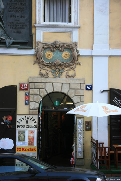 Twee Zonnen - Jan Neruda's huis Praag in PRAAG / Tsjechi 