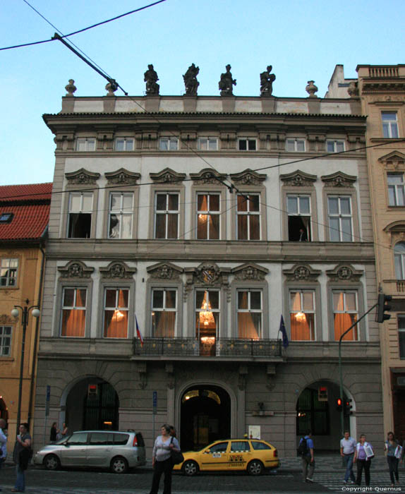 Huis met beelden Praag in PRAAG / Tsjechi 