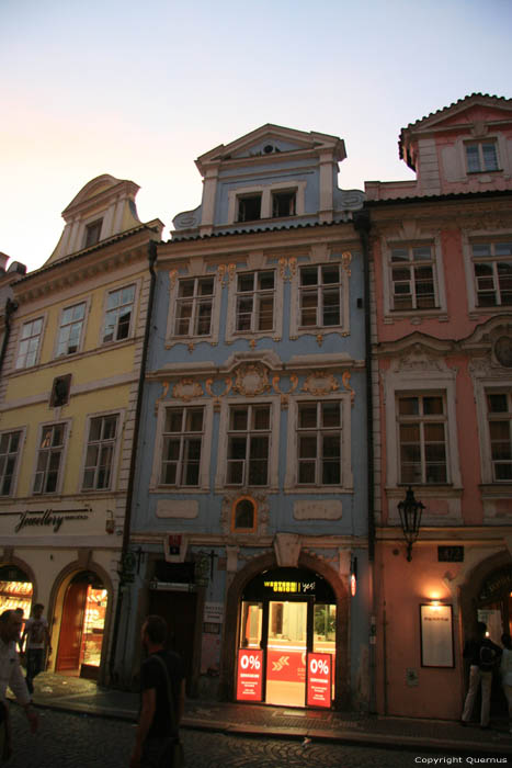 Huis met een buste Praag in PRAAG / Tsjechi 