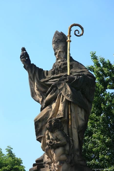 Statue de Saint Augustin Pragues  PRAGUES / Rpublique Tchque 