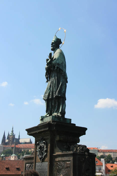 Statue de Saint Jean de Nepomuk Pragues  PRAGUES / Rpublique Tchque 