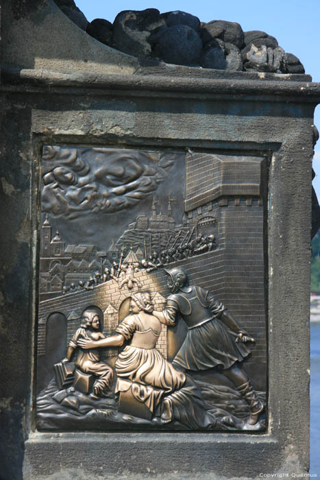 Statue de Saint Jean de Nepomuk Pragues  PRAGUES / Rpublique Tchque 
