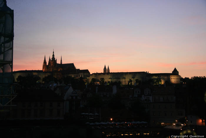 Vue soire sur chteau et cathdrale Pragues  PRAGUES / Rpublique Tchque 