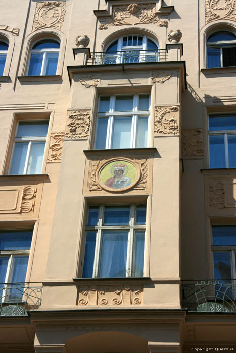 Large House - circle with 3 shields Pragues in PRAGUES / Czech Republic 