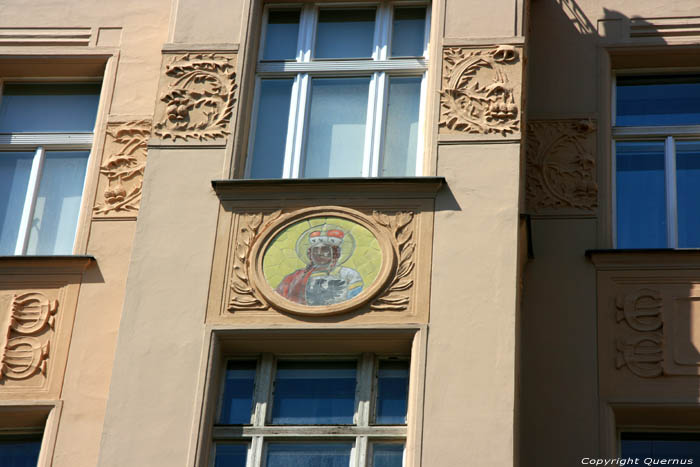 Groot huis - cirkel met 3 schilden Praag in PRAAG / Tsjechi 