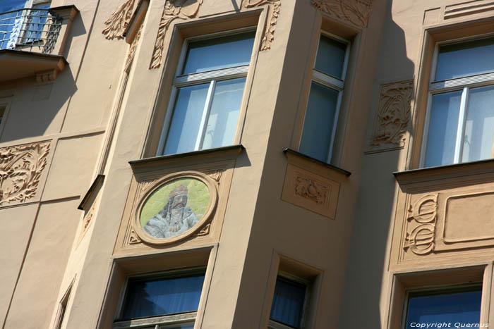 Large House - circle with 3 shields Pragues in PRAGUES / Czech Republic 