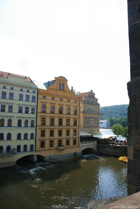 Huizen op het water Praag in PRAAG / Tsjechi 