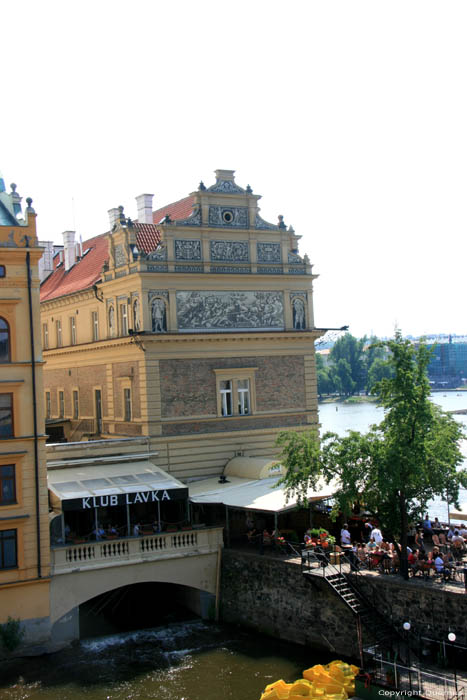 Huis met schilderij 1925 Praag in PRAAG / Tsjechi 