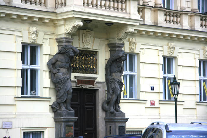 Groot hoekgebouw Praag in PRAAG / Tsjechi 