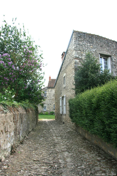 Cour des Dames Charroux / FRANCE 