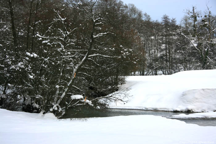 Hermeton dans paysage enneig SOULME  DOISCHE / BELGIQUE 