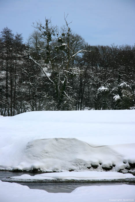 Hermeton door besneeuw landschap SOULME in DOISCHE / BELGI 