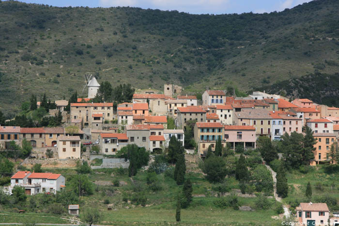 Vue de village Cucugnan / FRANCE 