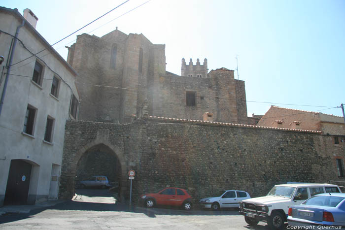 Poort van de Fontein Laroques Les Albres / FRANKRIJK 