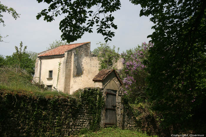 glise Notre Dame Sur L'Eau Verneuil en Bourbonnais / FRANCE 