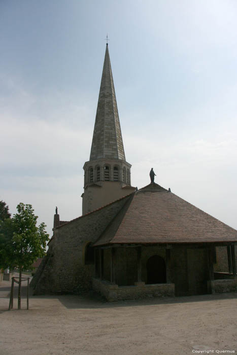 Sint-Juliuskerk Saulcet / FRANKRIJK 