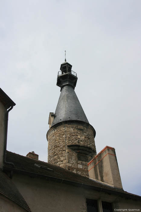 Belfort - Uurwerktoren Saint-Pourain-Sur-Sioule / FRANKRIJK 