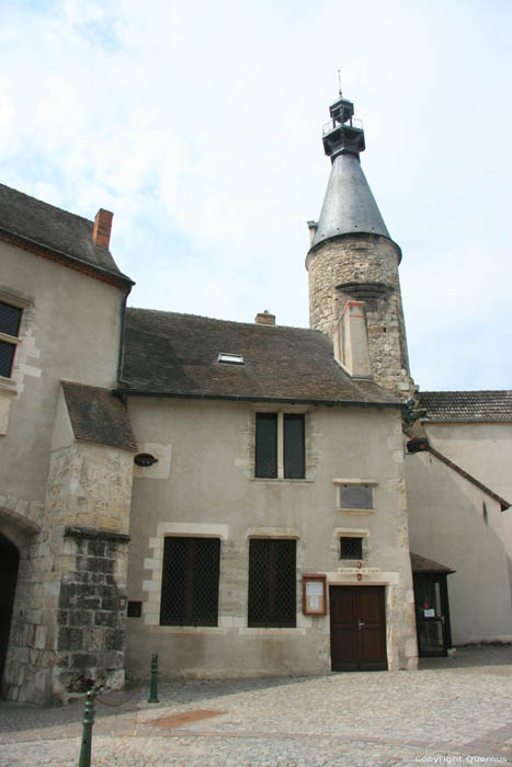 Belfort - Uurwerktoren Saint-Pourain-Sur-Sioule / FRANKRIJK 