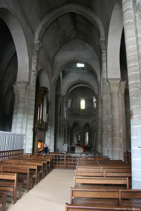 Benedictijnerabdij en Sint-Vincentiuskerk Chantelle / FRANKRIJK 
