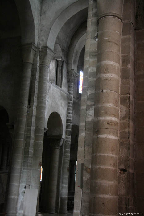 Benedictijnerabdij en Sint-Vincentiuskerk Chantelle / FRANKRIJK 