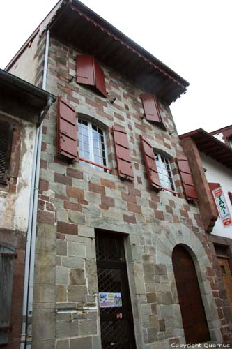 House with red and white stones  