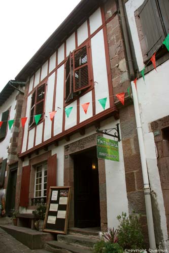 Maison Pierre de Langrange et Marie H.Sdvovrp Saint Jean Pied de Port / FRANCE 