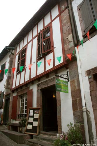 Pierre de Langrange et Marie H.Sdvovrp House Saint Jean Pied de Port / FRANCE 