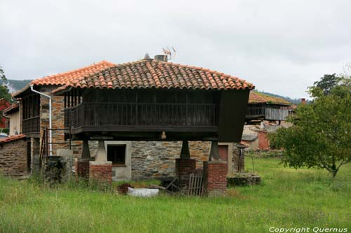 Etable en boit typique Cudillero / Espagne 