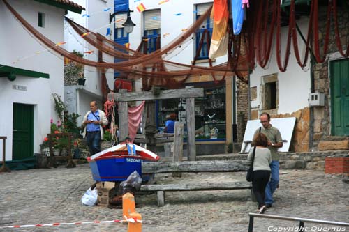 Pour tirer des bteaux de la mer Tazones / Espagne 