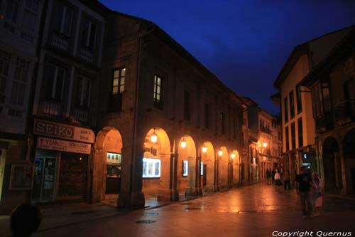 Straat bij nacht Avils / Spanje 