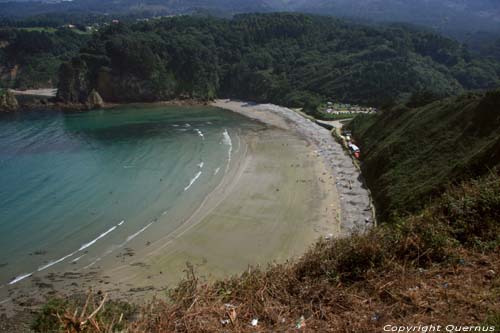 Zicht op strand Cadavedo / Spanje 